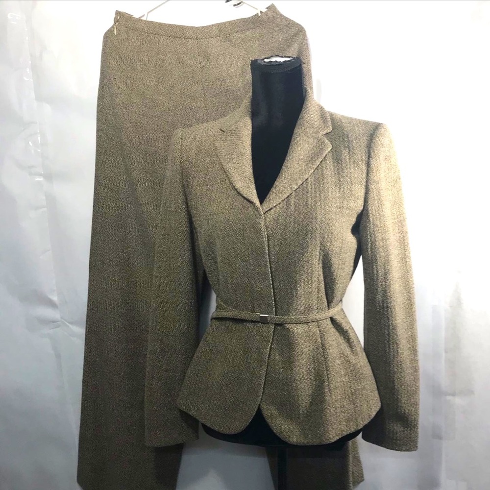 Ann taylor pant suit size 4size 2 brown  blazer